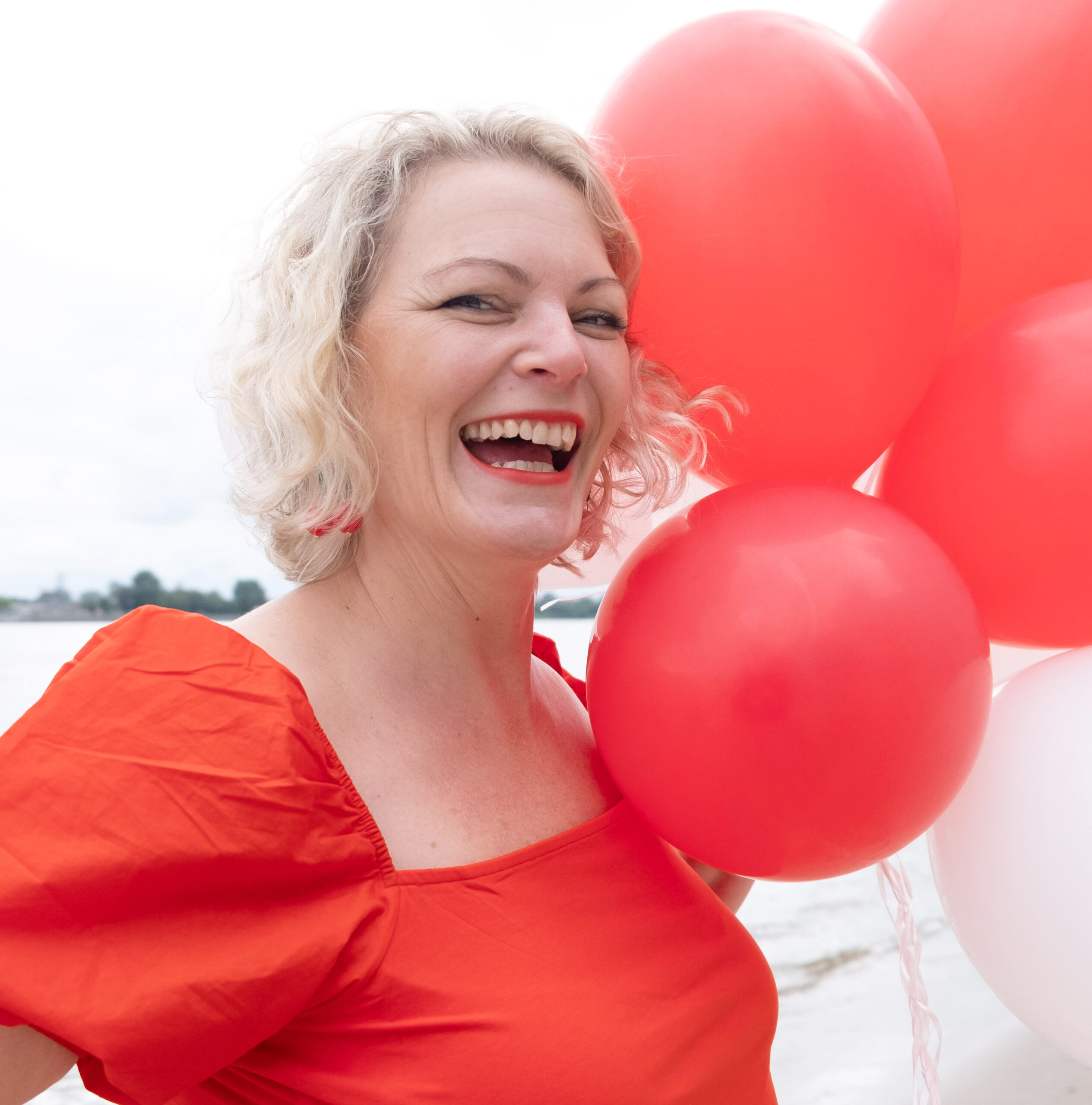 JYotima Elbe_-119_portrait Ballons Kopie